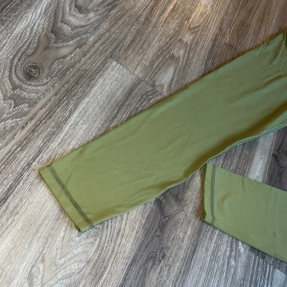 ☘️Offline aerie crossover ruffle legging - Picture 2 of 5